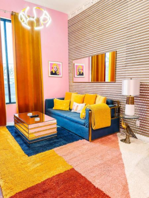 Dolly's Art Deco - Luxe Stay Near Broadway